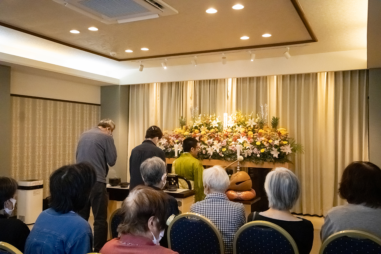 屋内開催の合同供養祭